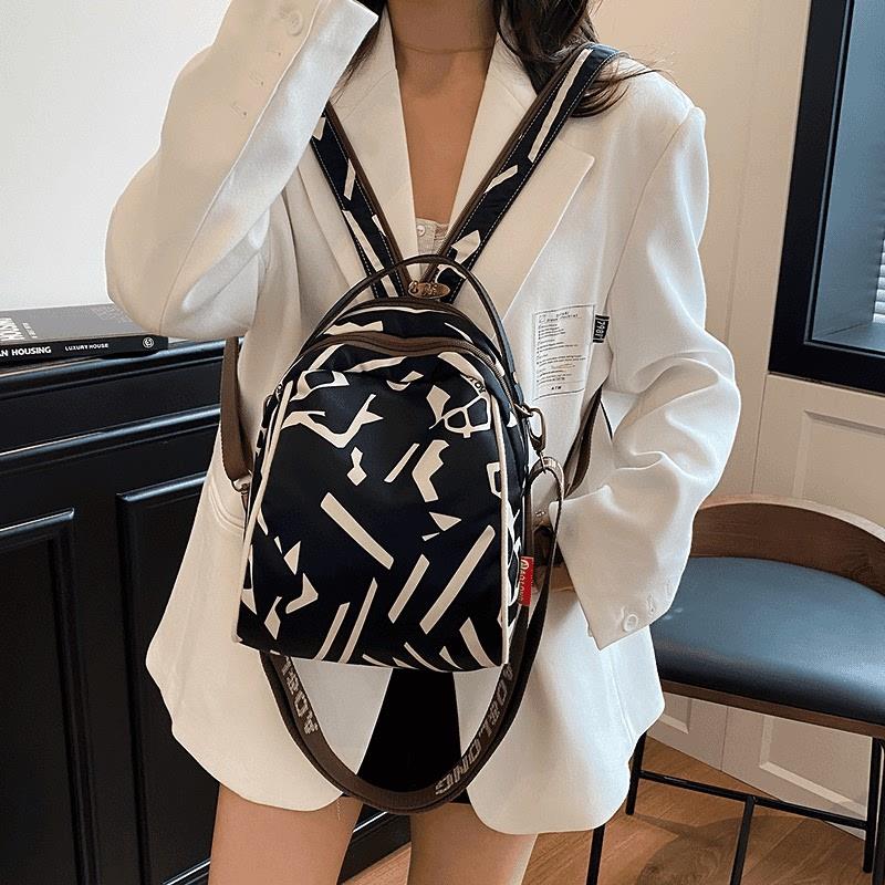 推荐多用双肩包小背包女双肩女包民族风轻便胸包多功能斜挎包三用