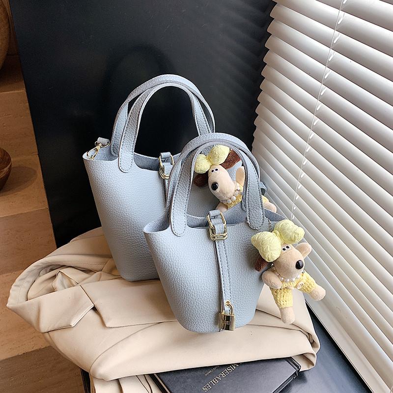 推荐手拎潮流时尚水桶包20