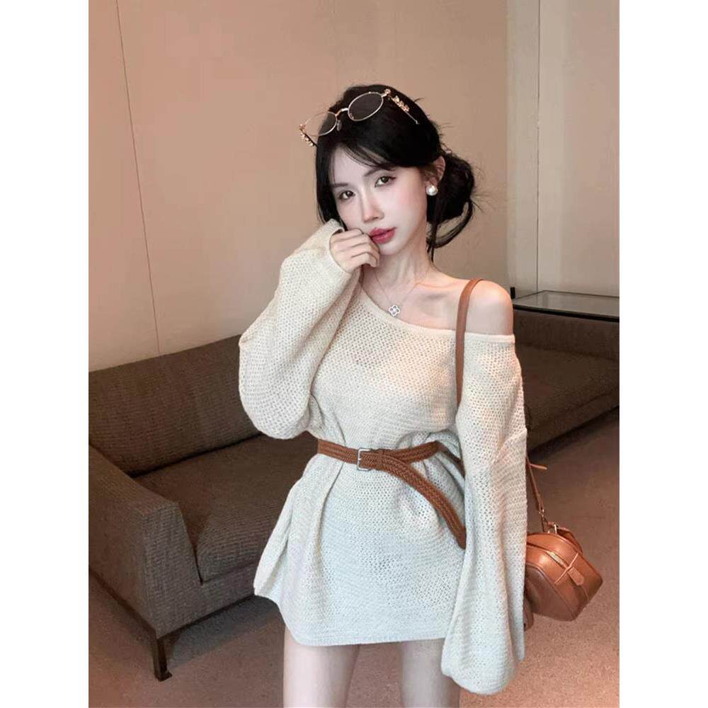 极速慵懒风斜肩针织连衣裙女春秋装新款中长款露肩上衣配腰带毛衣