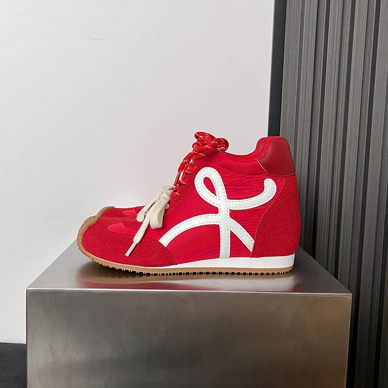 推荐10CM内增高德训鞋女款2026新款春夏红色厚底小个子板鞋透气运