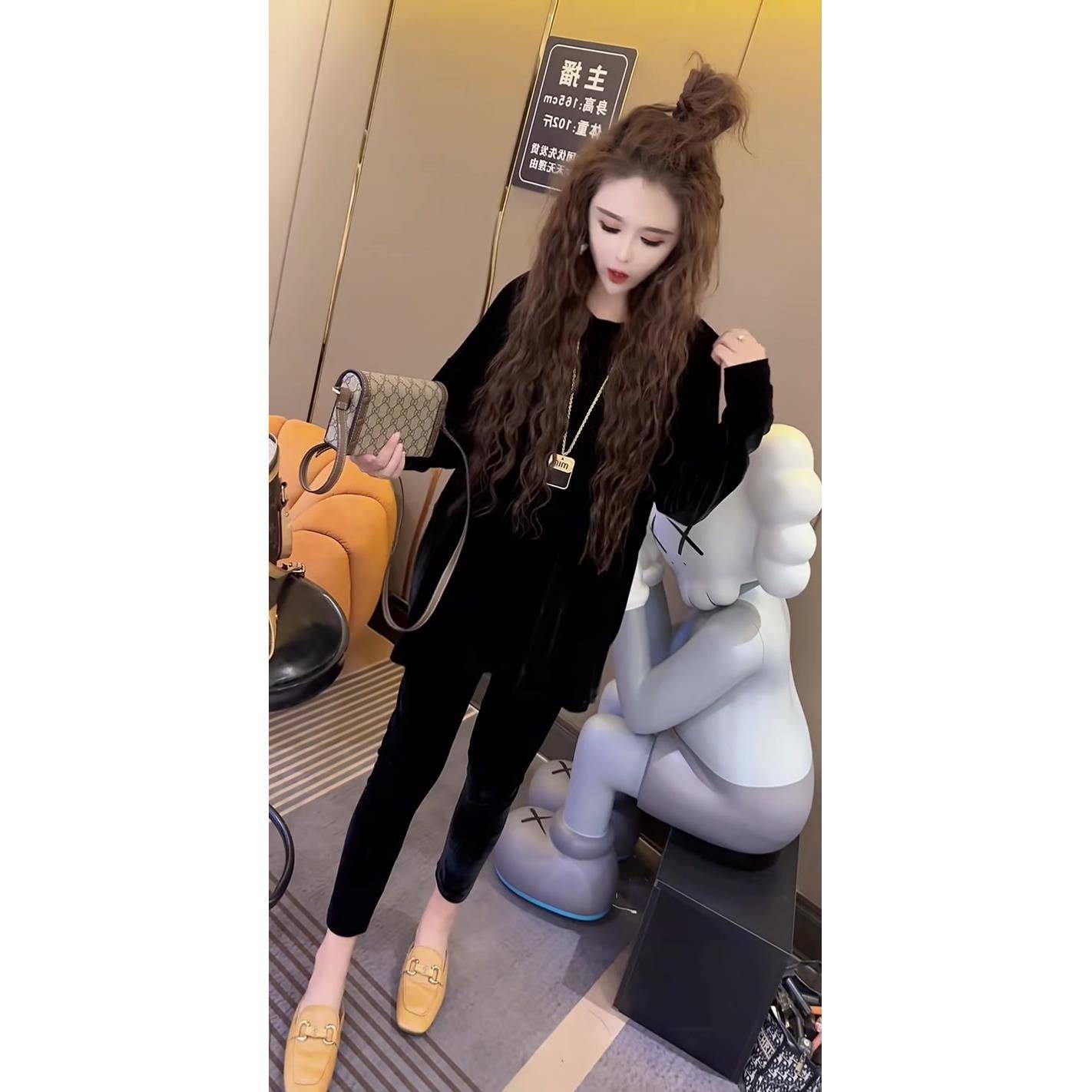 极速2026秋季新款百搭金丝绒套装女中长款宽松遮肉上衣休闲裤两件
