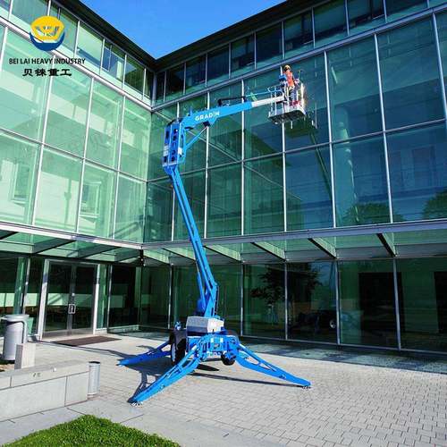 拖车式曲臂升降机8-25米高空作业车厂家60度旋转曲臂升降平台