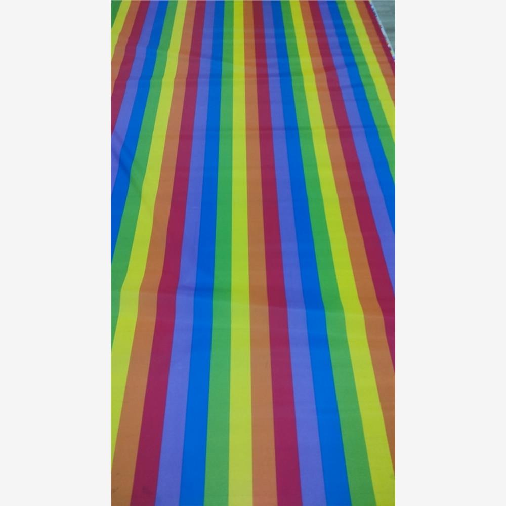 彩虹条滑溜布幼儿园亲子游戏