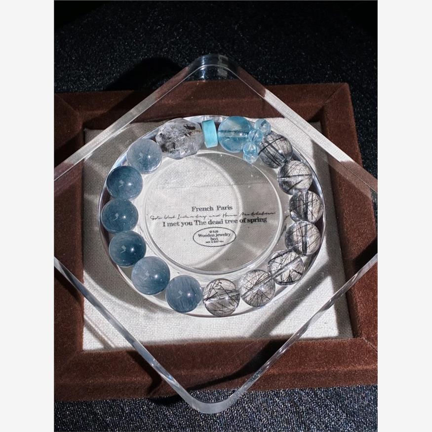 珠串手炼项炼饰品展示亚