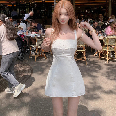 甜美减龄纯欲高级感白色吊带连衣裙女夏季新款设计感小众短款裙子