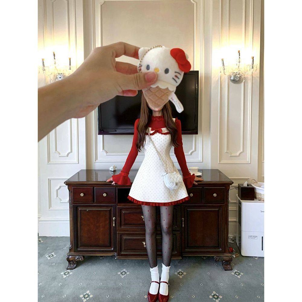 红茶啵啵  冬日圣诞新年氛围感千金少女红色波点背心裙打底两件套