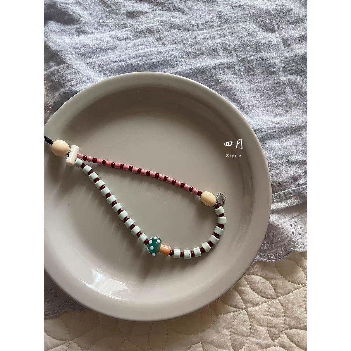 原创设计可爱蓝粉蘑菇撞色彩色童趣串珠手机挂绳 相机可携式挂炼