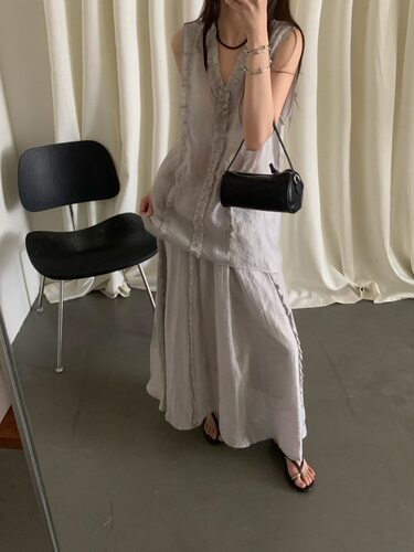 非真实价格：韩国Chic气质温柔小女人设计感时髦木耳边背心半身裙
