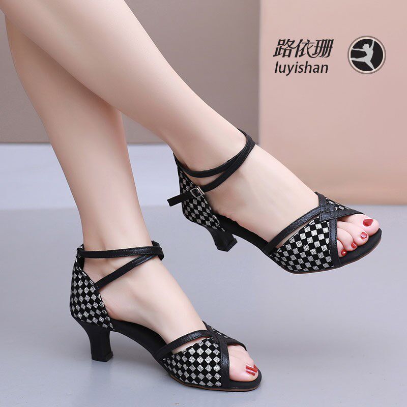 拉丁舞鞋女成人中跟表演舞蹈鞋软底室外广场舞跳舞鞋子Z低跟夏凉