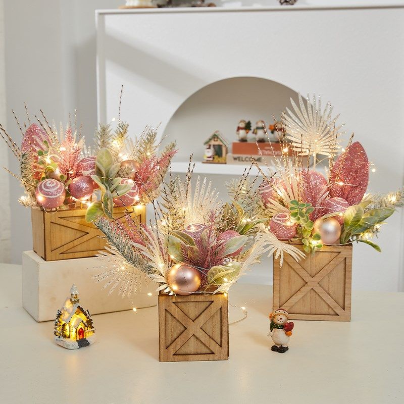 圣诞节新款粉色圣诞树木质木盒小型桌面摆件节日装饰发光氛围布置