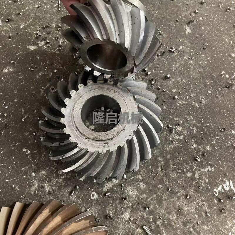 伞齿轮标准孔90度4A5号淬火可以定制丝孔键槽