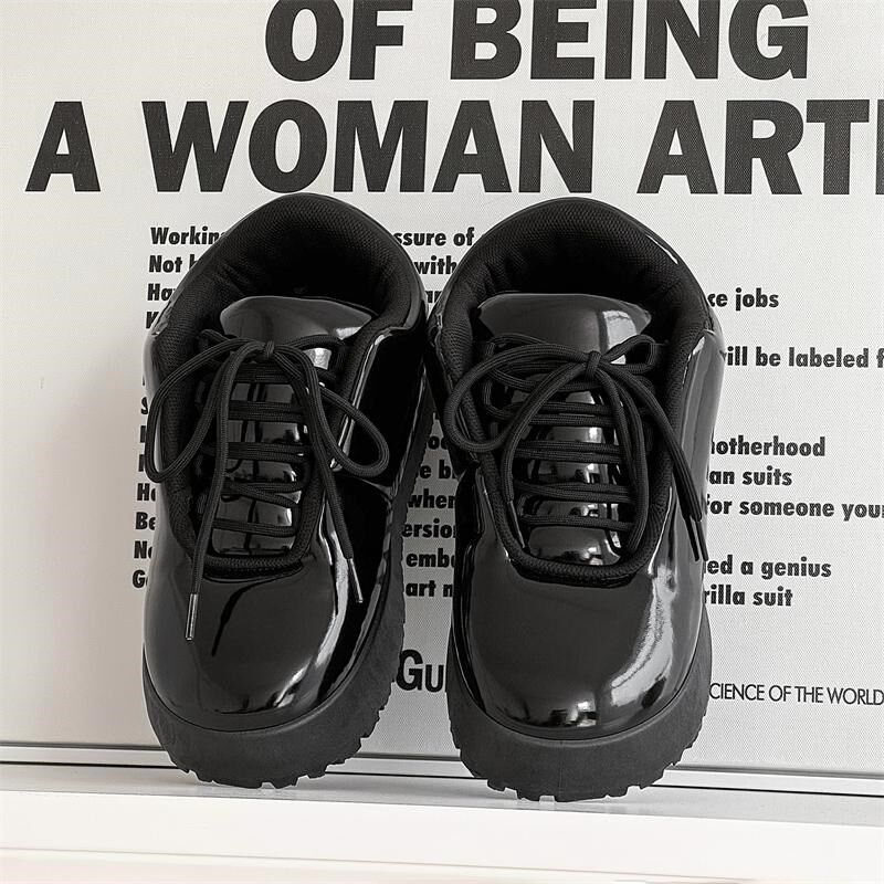 黑色厚底板鞋男秋冬新款百搭休闲小白鞋男款内增高亮面皮鞋男士潮