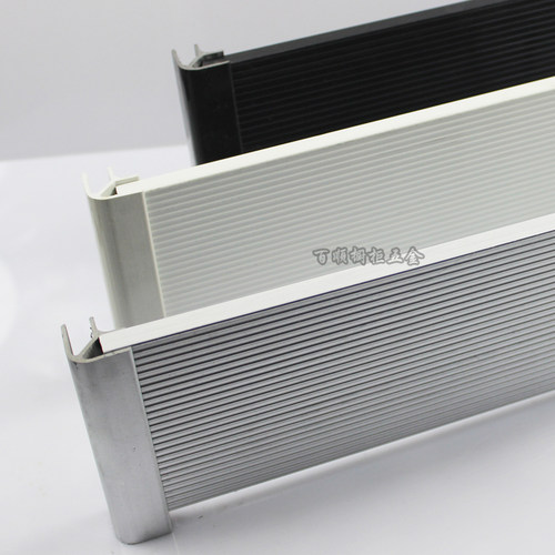 整体橱柜下挡板踢脚围板踢脚板底部厨房?具车下面pvc踢脚线塑料