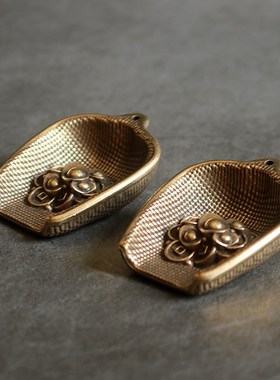 复古实心纯黄铜办公桌面车载小摆件簸箕元宝招财工艺品手把玩件