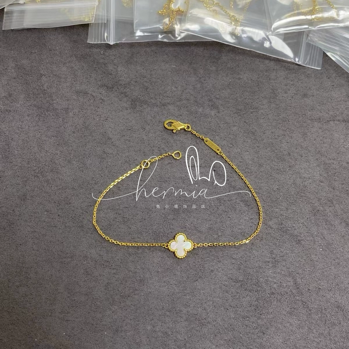 新款单花四叶草手链女镀18k黄玫瑰金白贝母迷你满钻石轻奢高级感