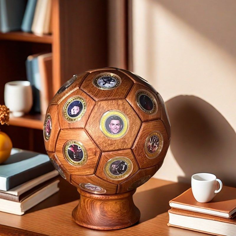欧洲杯足球C罗球迷足球 实木榫卯足球摆件 个性化定制男朋友礼物,家居饰品,桌面摆件,淘宝优惠券,粉丝福利购,淘宝优惠卷