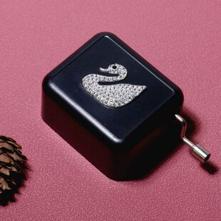 水晶天鹅音乐盒手摇八音盒天空之城创意生日礼物送女生女孩女友闺