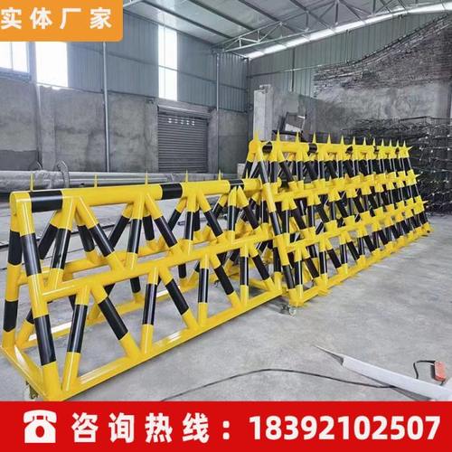 西安定做可移动拒马护栏黄黑色三角形防撞护栏门口阻挡车辆围栏