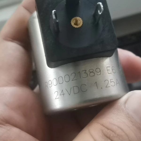 R900021389 线圈 24VDC - 实物图