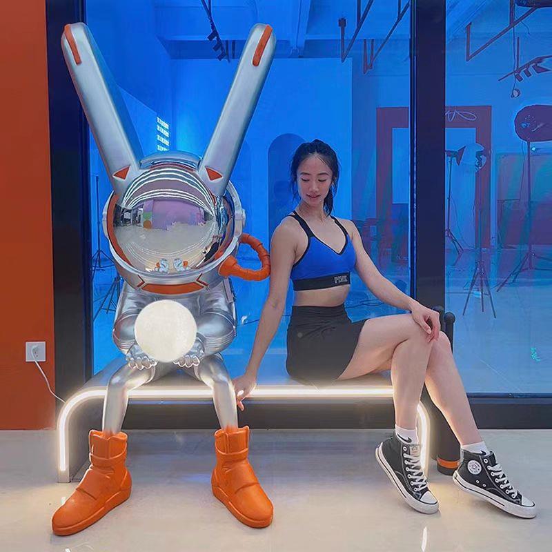 电竞酒店网robb雕i太空月光兔子璃钢塑台球机器人公仔37762大红摆