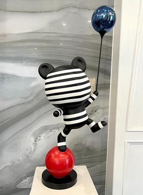 现代简约网红杂技熊摆件创意客厅入户玄关电视柜轻奢装饰乔迁礼