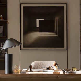 样板间软装摆设书桌办公桌桌面写字垫装饰品摆件陈设台灯书房品