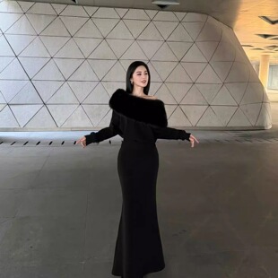 BETTER ME冬季高级一字领可拆卸毛领卫衣高腰显瘦半身裙套装女