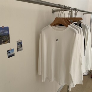 纯白色过臀打底衫女2024年秋季新款大版刺绣爱心磨毛长袖T恤