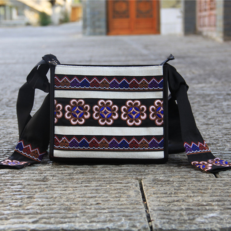云南民族风绣花包特色刺绣女方形包旅游休闲包帆布百搭方布艺挎包