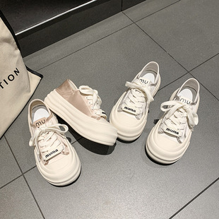 爆款小白鞋女款2026春秋新款大头面包鞋厚底增高板鞋学生休闲鞋子