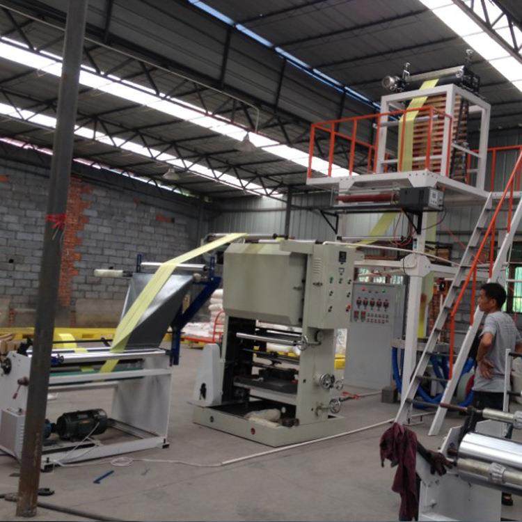 厂家供应家用八折垃圾袋薄膜吹膜机600型连卷垃圾袋吹膜机