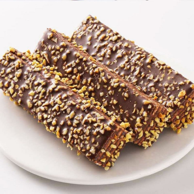 【厂家直销】坚果巧克力威化饼干网红零食批发整箱散装独立小包装