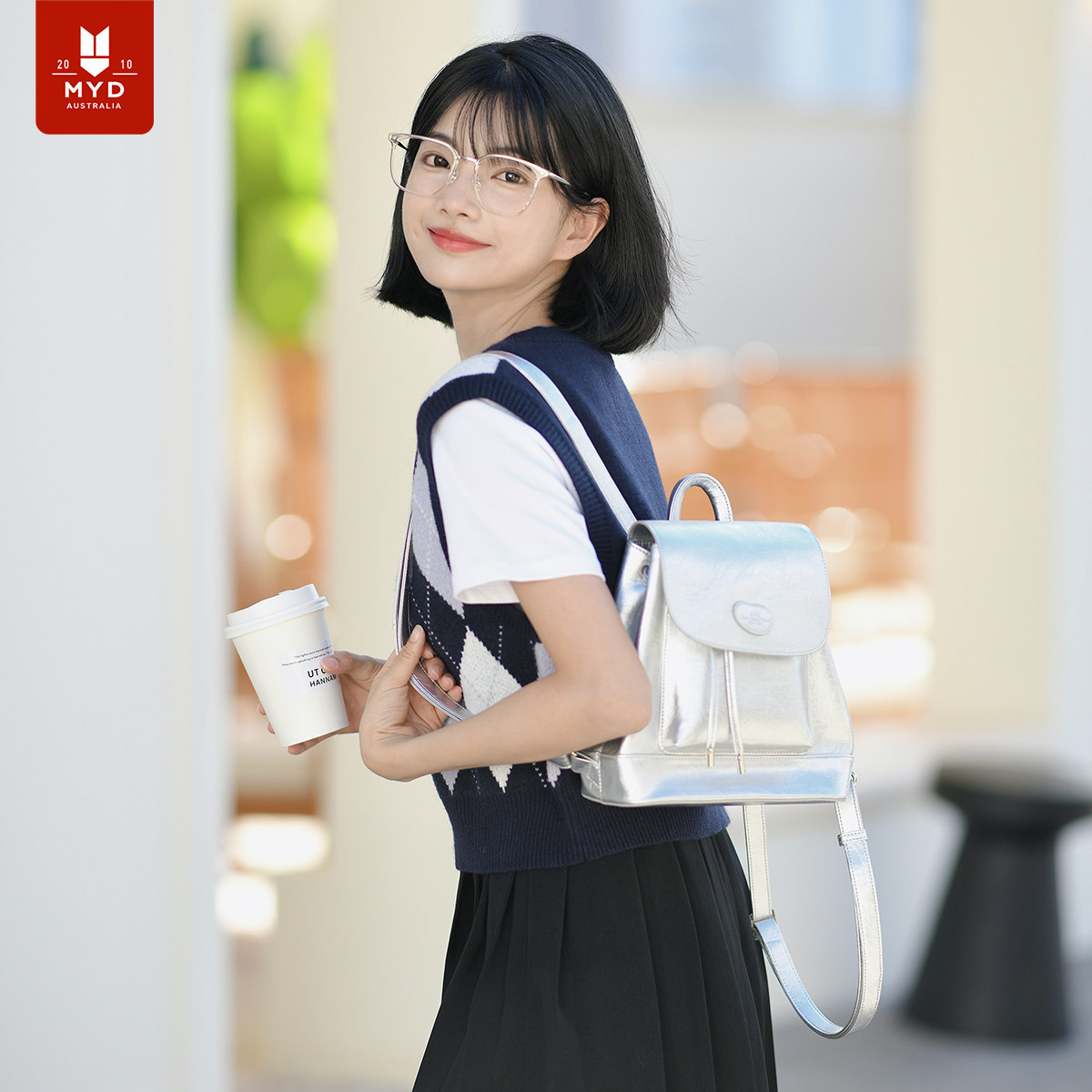 2025新款女式小双肩包银色轻便旅游夏天迷你逛R街软皮抽绳小背包