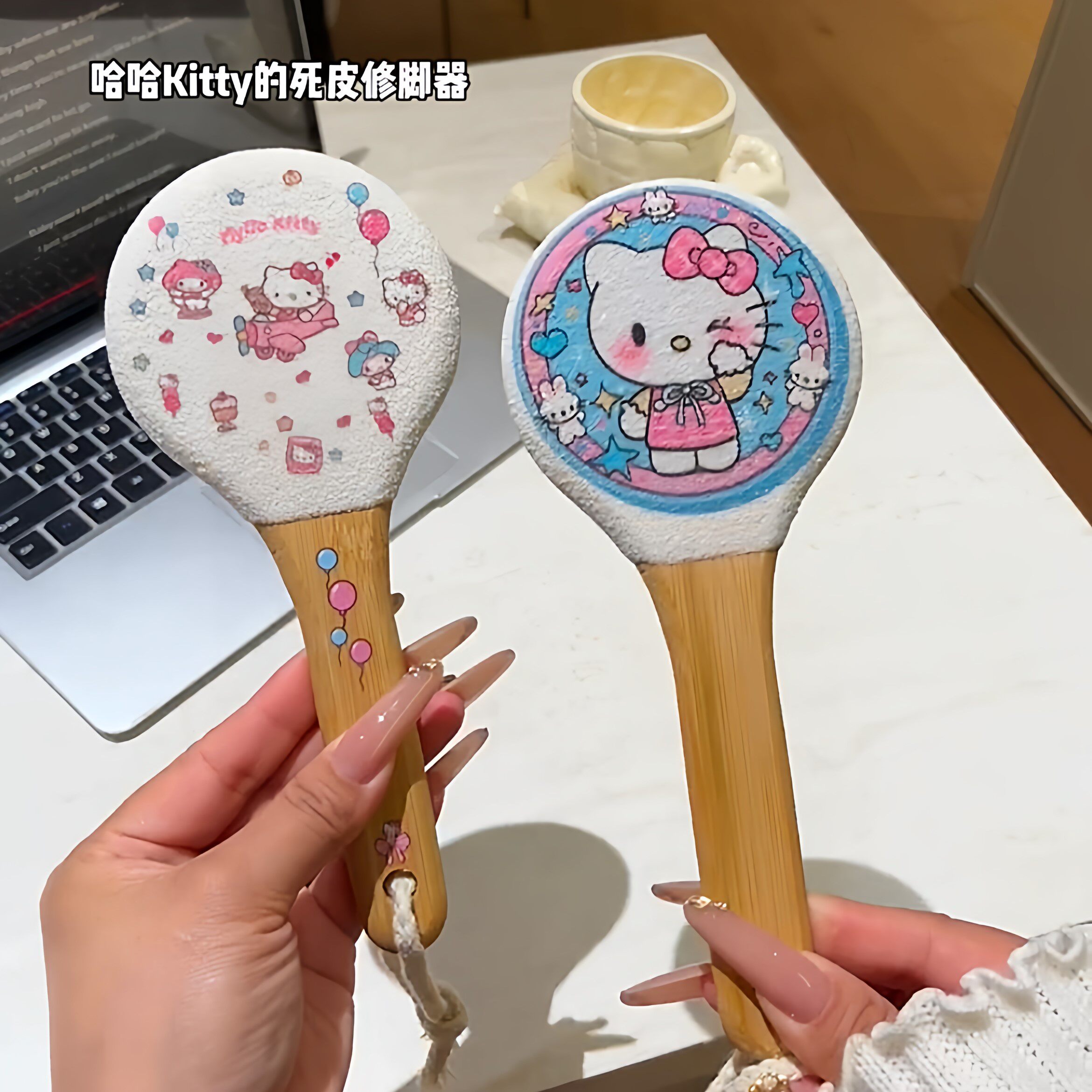 搓脚板都能这么可爱的呢