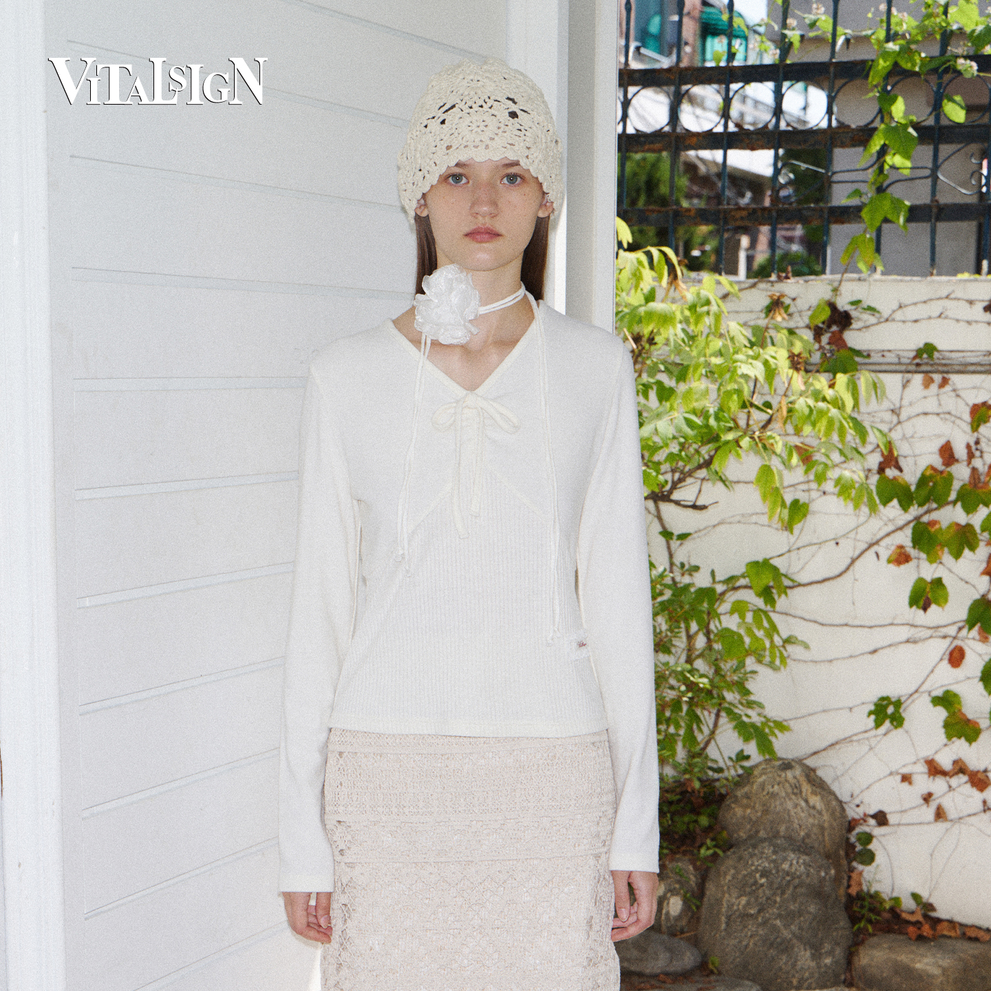 VitalSign蝴蝶结V领系带打底衫女