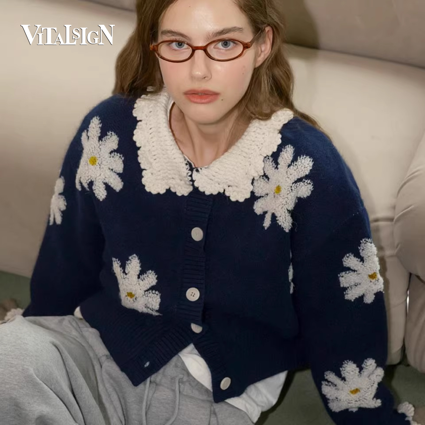 VitalSign可爱翻领雏菊针织衫