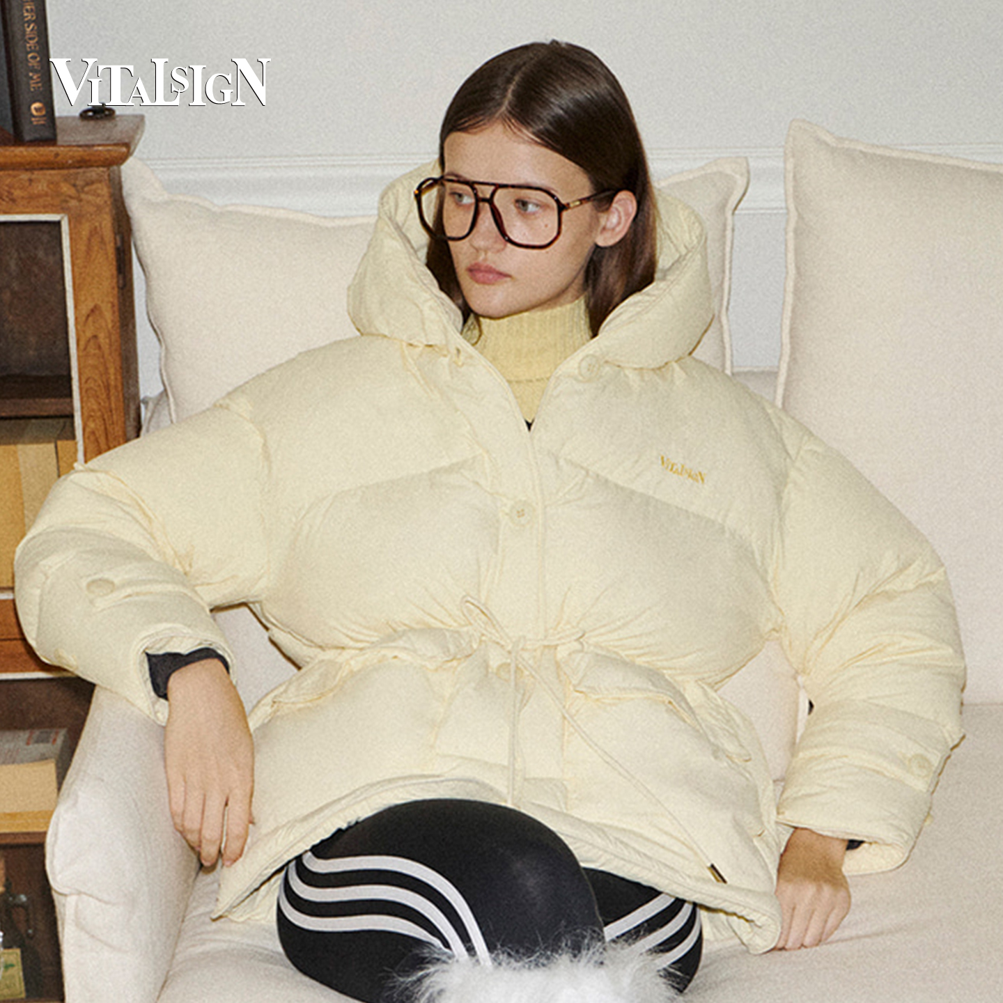 冬季女款连帽收腰抽绳羽绒服