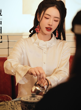 复古日记“白露”100桑蚕丝暗纹提花国风花瓣领白衬衫2F1C5826