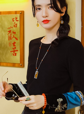 复古日记“半山禅”加厚德绒绣花零压修身百搭女打底上衣237T6157