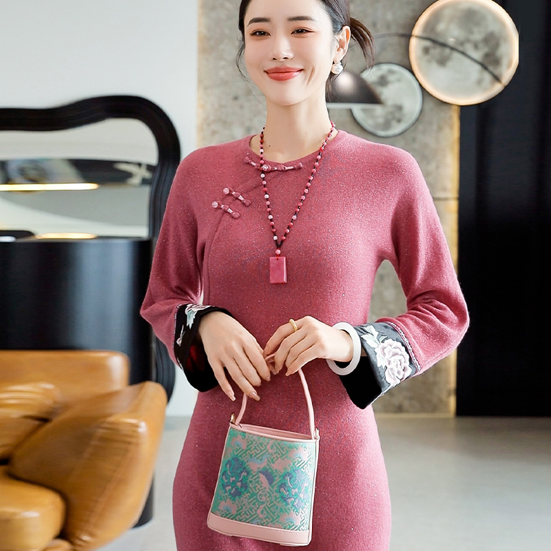 复古日记100羊毛秋冬中国风圆领中式长袖刺绣旗袍连衣裙235M0123