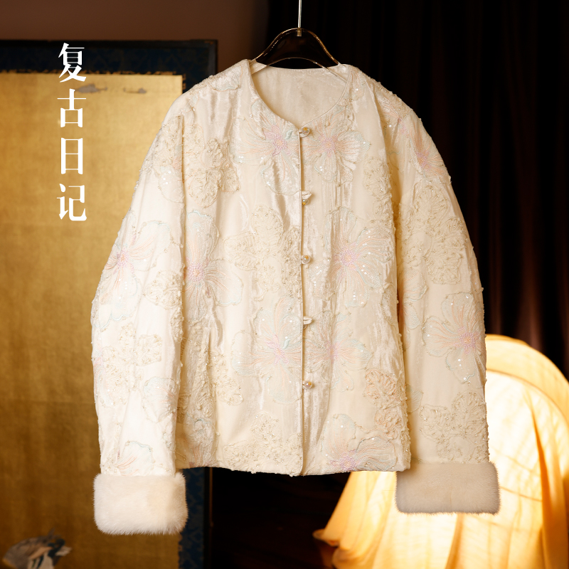 “春涧雪”100桑蚕丝满绣贝壳珠光丝绒水貂鹅绒服2EHR559