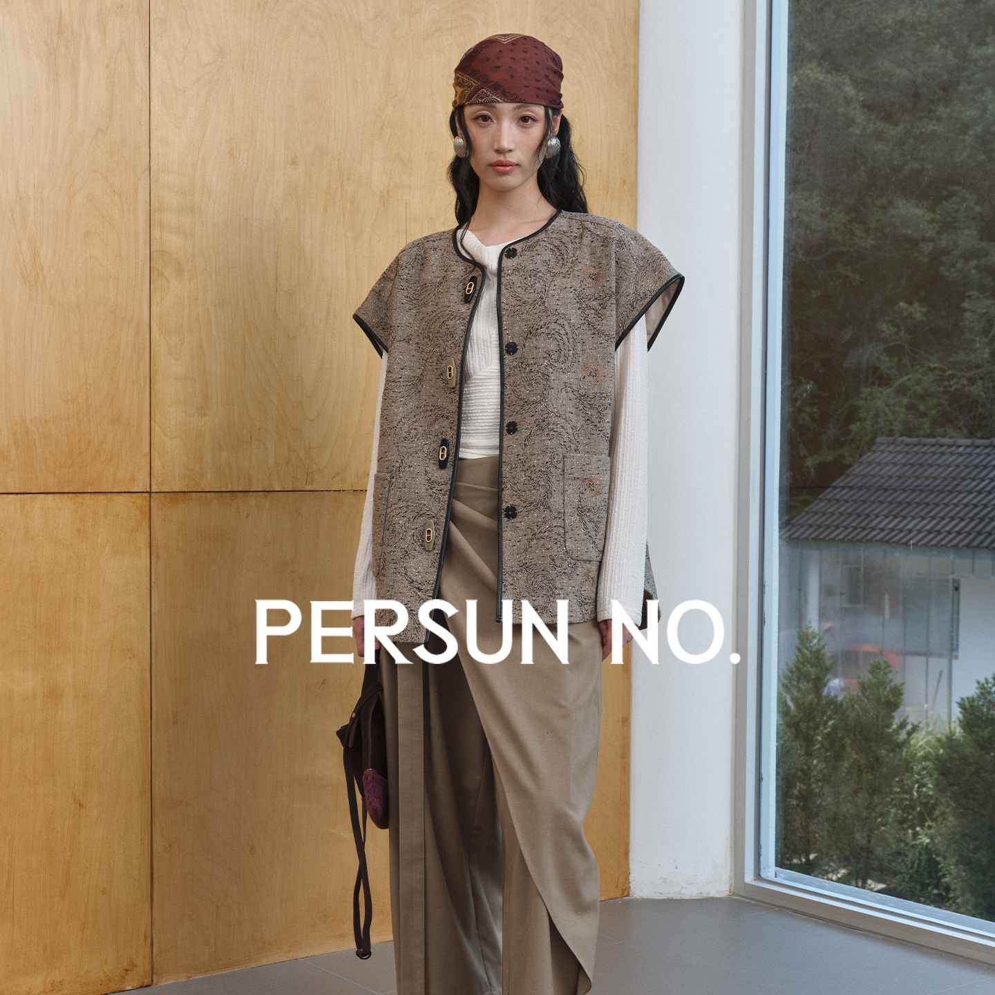 羊毛混纺重工腰果花刺绣夹棉马甲