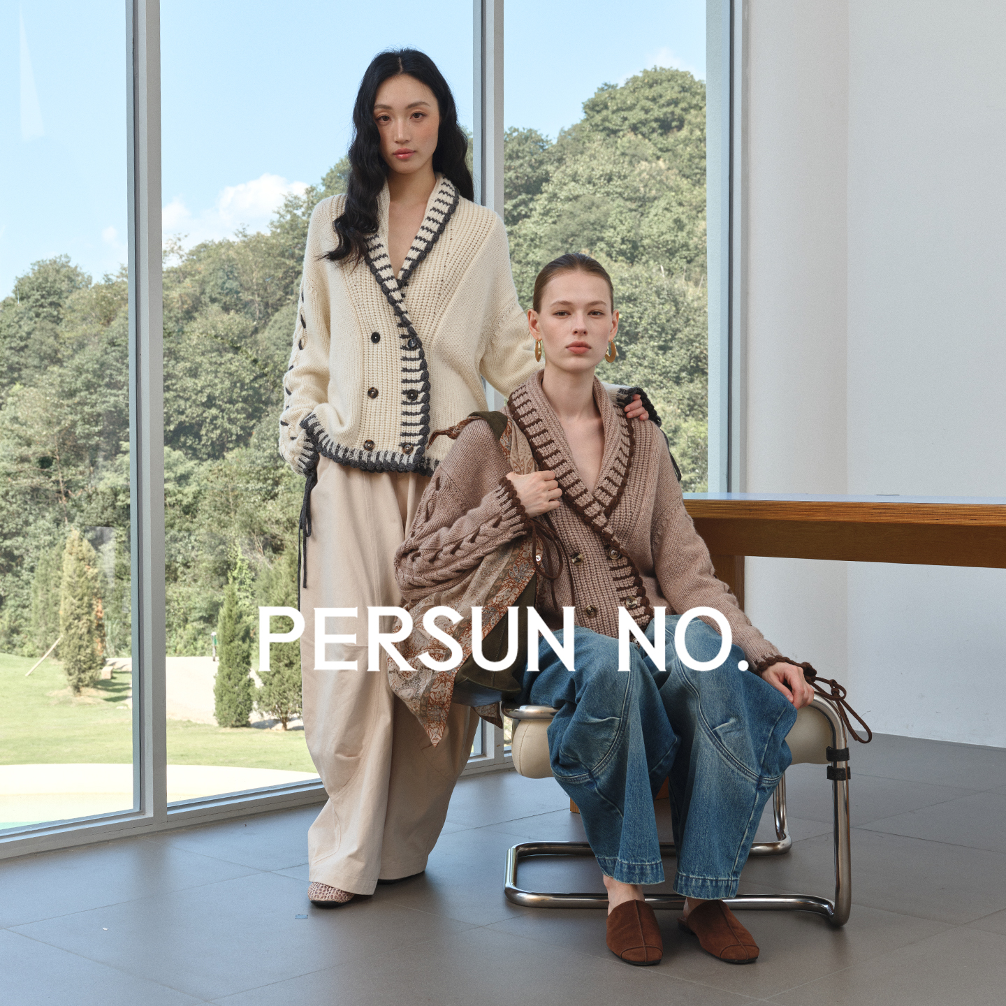 游牧风V领棕韵织纹轻奢针织开衫