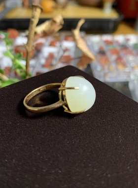 新疆和田玉籽料带天然洒金原皮白玉戒指18K金镶嵌戒指