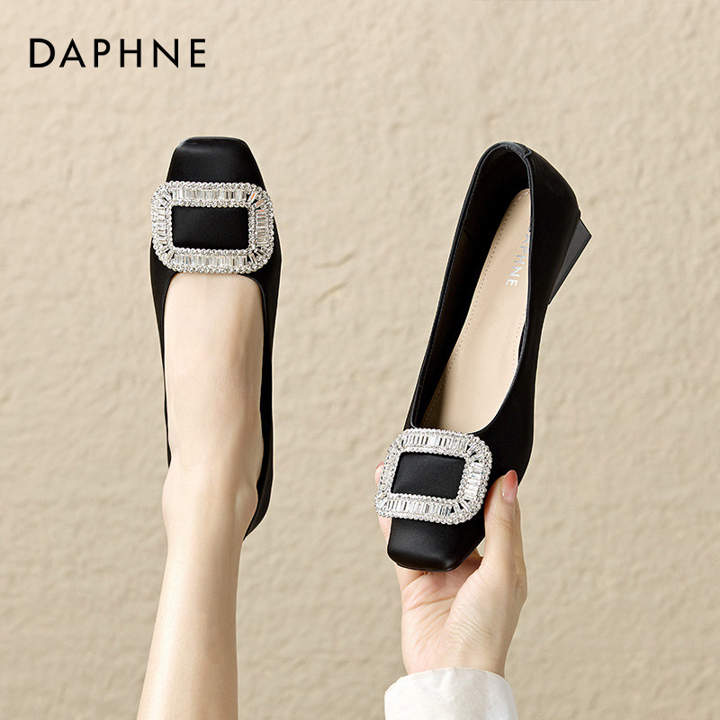 达芙妮平底浅口水钻单鞋女