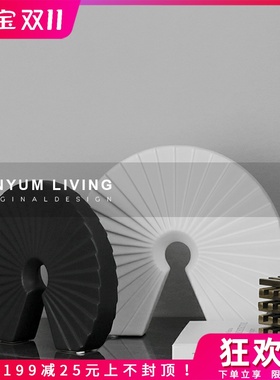 现代极简样板房间白黑p色哑光陶瓷扇形软装饰品售楼处家居桌面摆