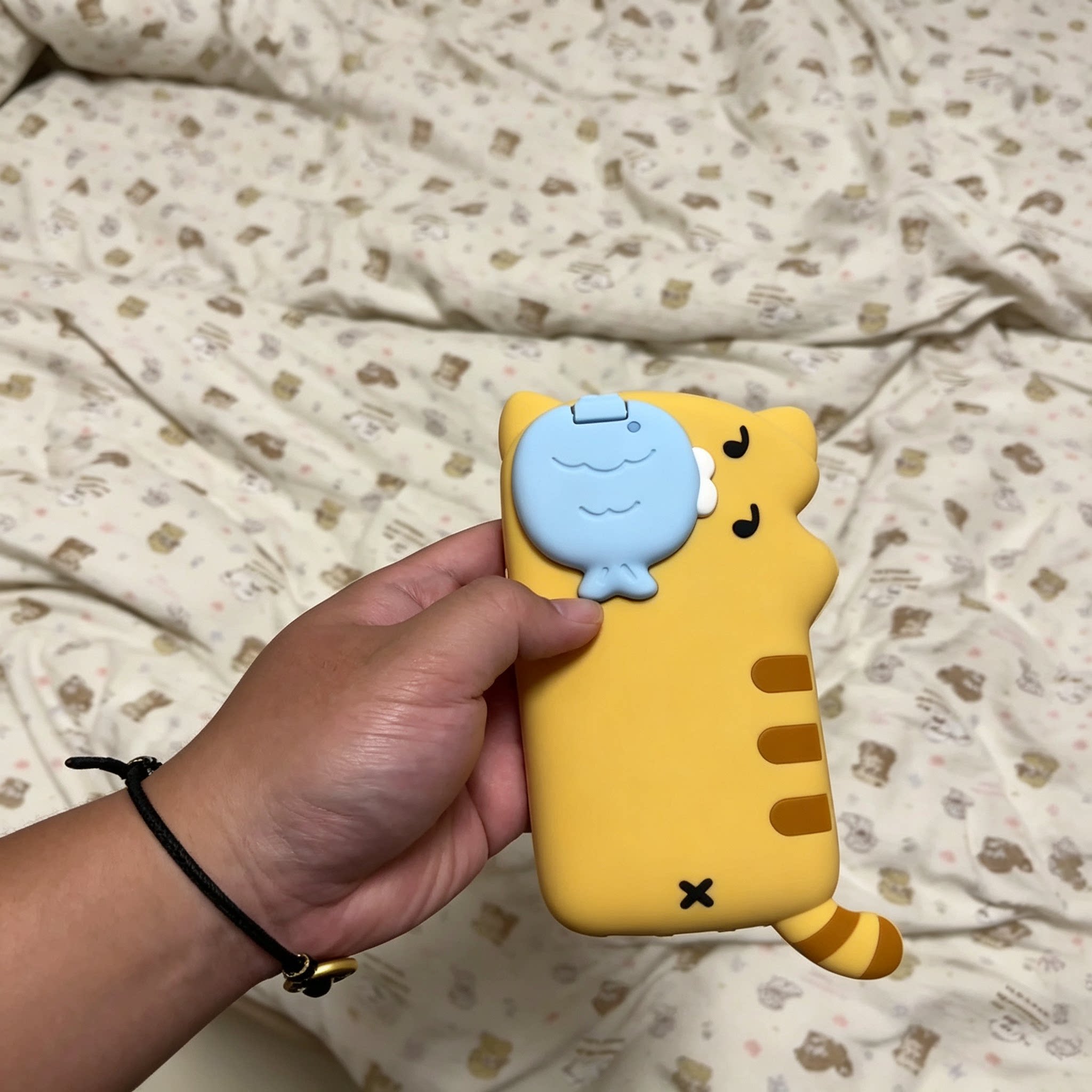 苹果手机立体卡通小猫吃鱼壳