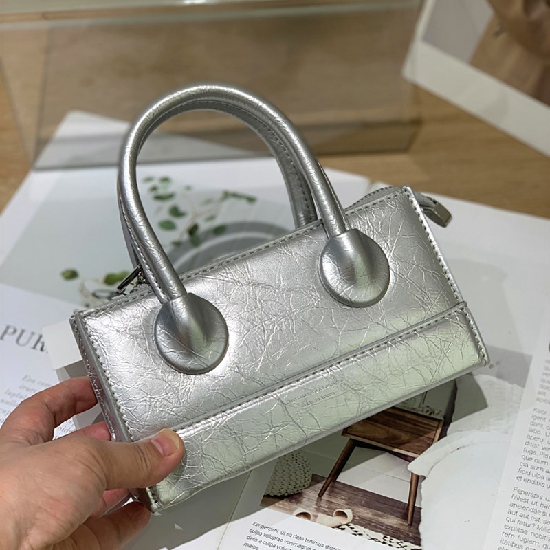 春夏清新手提手机包简约设计横版定型链条包时髦休闲百搭单肩斜挎