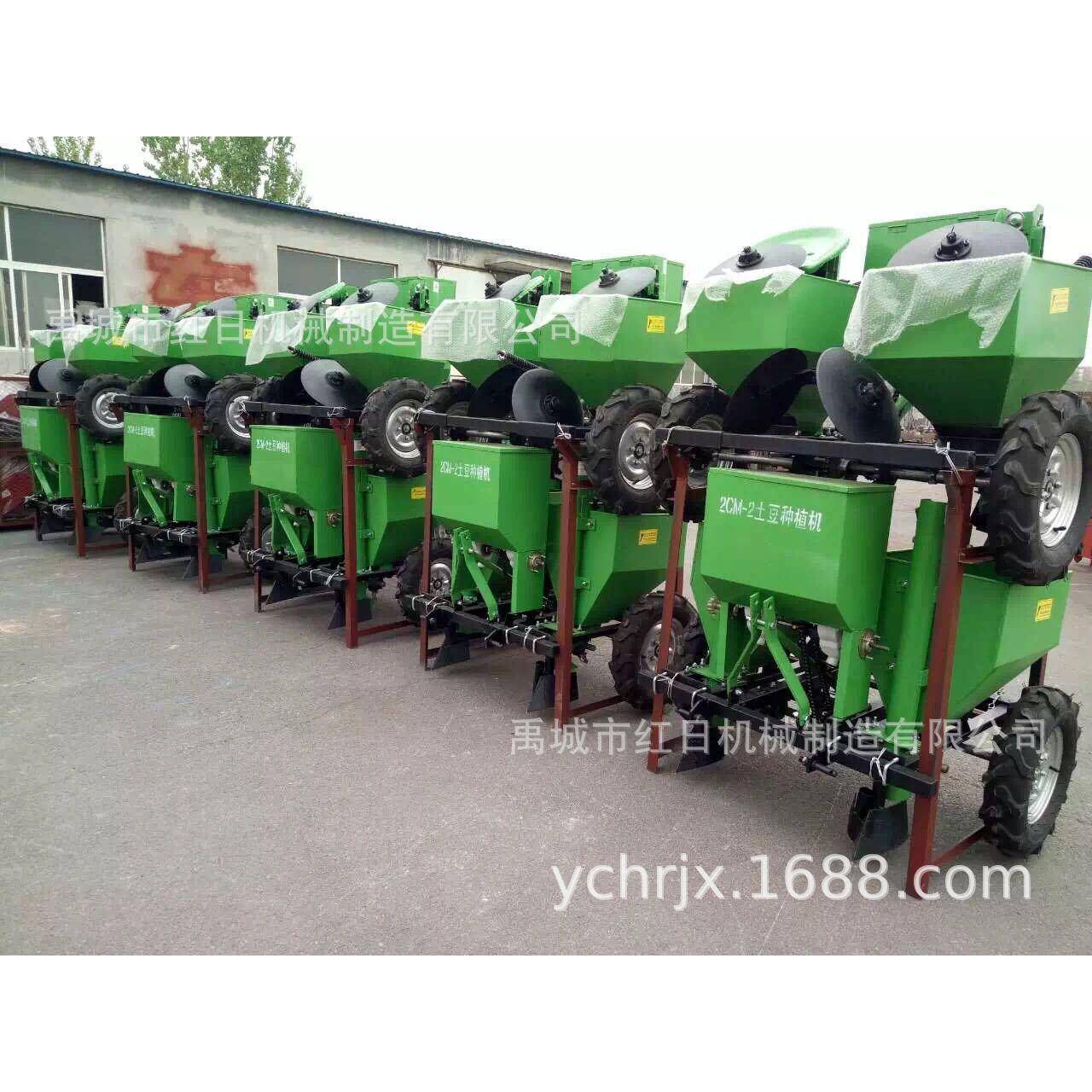 拖拉机带的单垄双行土豆种植机地瓜播种机播种施肥覆膜