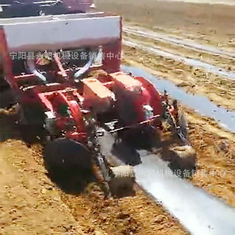 玉米大豆谷物铺膜施肥播种机四轮车带1膜2行花生播种机免破膜种植